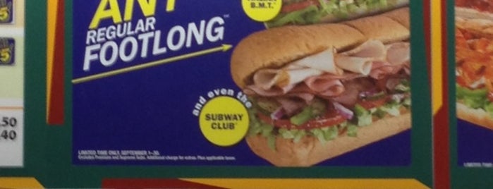 Subway is one of Lugares favoritos de Jay.