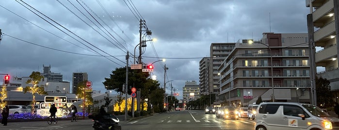 博多青松高校入口交差点 is one of 道路.