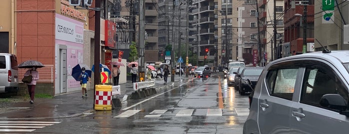 平尾2丁目交差点 is one of 道路.