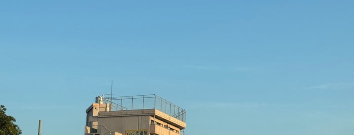 空港南交差点 is one of 道路.