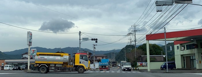 持丸北交差点 is one of 道路.