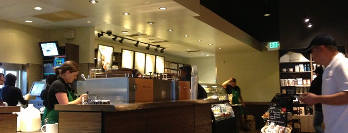 Starbucks is one of สถานที่ที่ Divya ถูกใจ.
