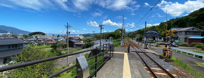 Nishi-Tsuruga Station is one of 舞鶴線・小浜線.