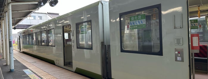 Platforms 1-2 is one of Miyagi - Ishinomaki.