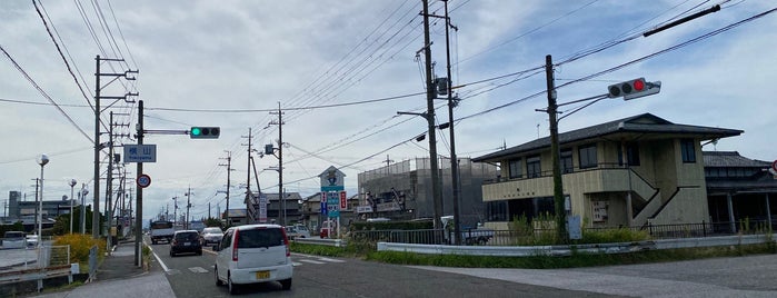 横山交差点 is one of 交差点 (Intersection) 13.