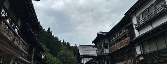 江戸屋 is one of 銀山温泉.