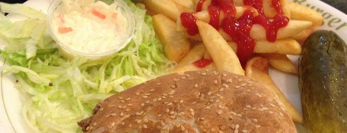 Cozy Soup 'n Burger is one of Davidさんのお気に入りスポット.