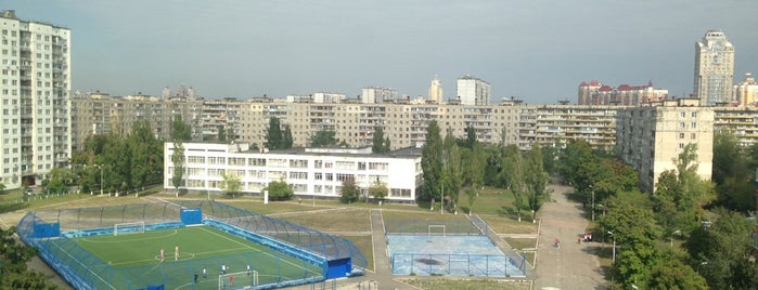 Спортивний стадіон is one of Lugares favoritos de Ellei.