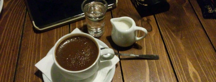 Pinar Café | کافه پینار is one of Lugares favoritos de Rozhin.