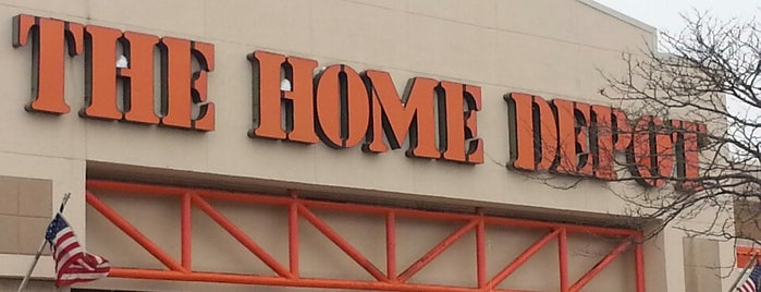 The Home Depot is one of สถานที่ที่ Thomas ถูกใจ.