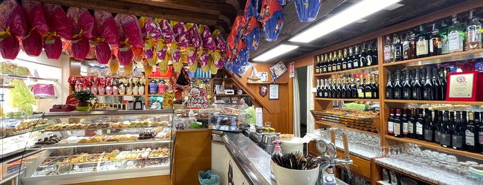 Pasticceria Chiusso is one of Venice for friends.