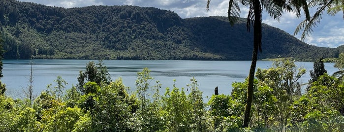 Lake Tikitapu (Blue Lake) is one of New Zealand (North).