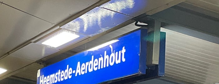 Station Heemstede-Aerdenhout is one of Tempat yang Disukai Jonne.