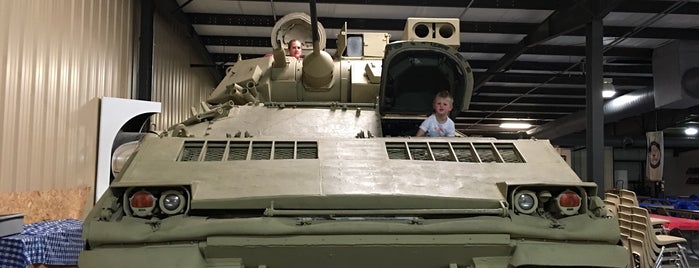 Heartland Museum of Military Vehicles is one of Lieux qui ont plu à Terressa.