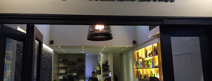 Miyabi Sushi Dining Lounge is one of Locais salvos de Alexandre.