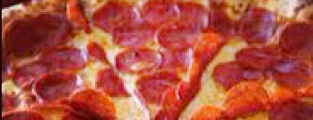 Nello's Pizza is one of สถานที่ที่ Cheearra ถูกใจ.