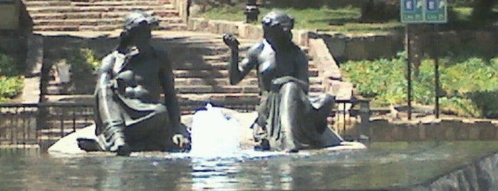 Fuente de Neptuno y Anfitrite is one of Tempat yang Disukai Pablo.