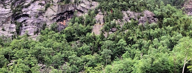 Cascade Mountain Foot Trail is one of Evonne'nin Beğendiği Mekanlar.