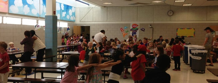 Glebe Elementary School is one of Lieux qui ont plu à Terri.