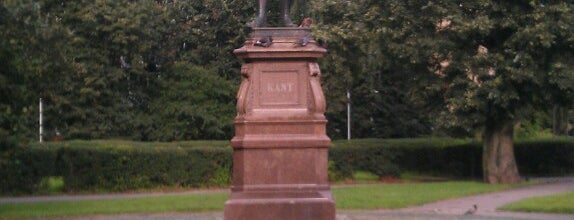 Памятник Иммануилу Канту / Immanuel Kant monument is one of Томуся'ın Beğendiği Mekanlar.