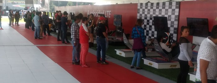 F1 Fan Zone CdMx is one of Joan Carlo'nun Beğendiği Mekanlar.