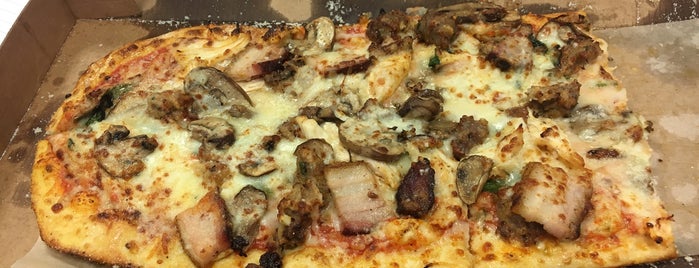 Zablong Peculiar Pizza is one of Lugares favoritos de Matthew.