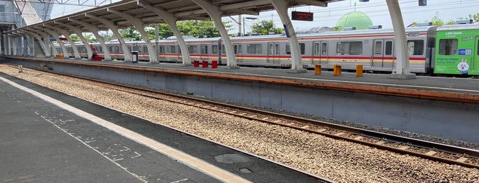 Stasiun Parung Panjang is one of Anjungan rumh adt sumsel.
