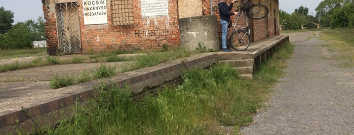 Csongrád vasútállomás is one of Pályaudvarok, vasútállomások (Train Stations).