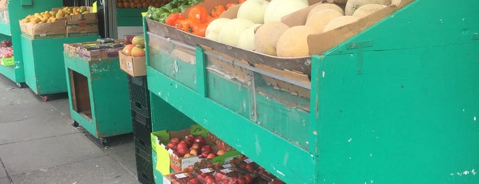 Richmond Produce Market is one of Tempat yang Disukai 🖤💀🖤 LiivingD3adGirl.