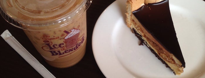 The Coffee Bean & Tea Leaf is one of Lugares favoritos de Kendra.