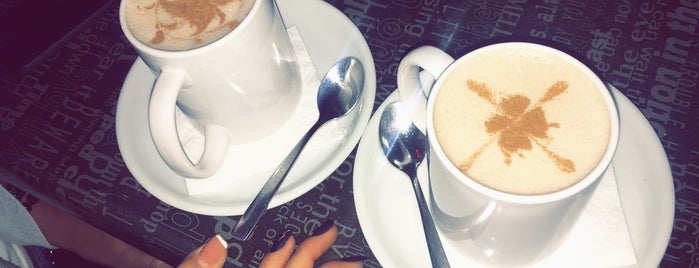 Senso Café | کافه سنسو is one of Posti che sono piaciuti a Ramin.