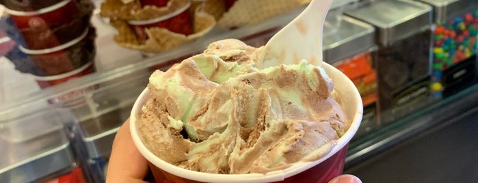 Cold Stone Creamery is one of Places To Go.
