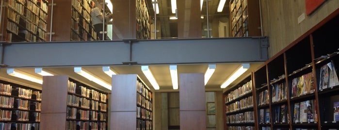 Port Washington Public Library is one of Lieux qui ont plu à SPQR.