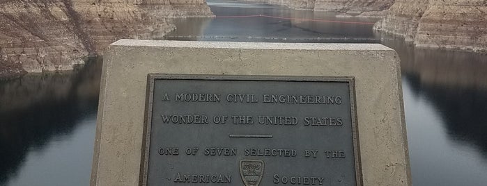 Nevada/Arizona State Border is one of Ayşemさんのお気に入りスポット.