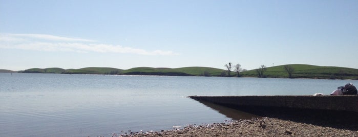 Turlock Lake is one of สถานที่ที่ Mark ถูกใจ.