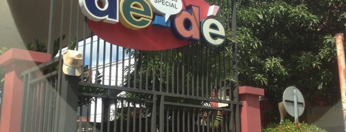 dé-dé Kedai Kue is one of Makassar.
