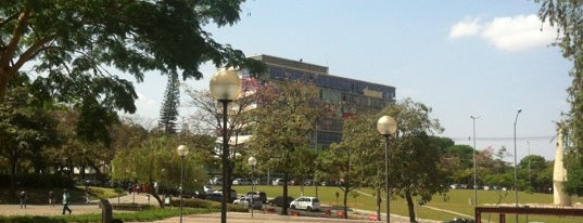 Praça de Serviços is one of Visitados.