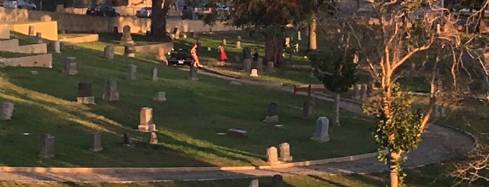 Sunnyside Cemetery is one of Orte, die Grant gefallen.
