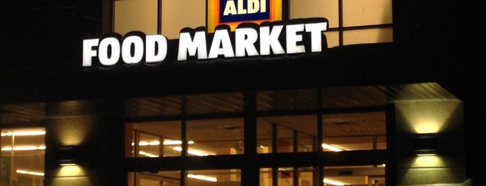 Aldi Food Market is one of สถานที่ที่ Jason ถูกใจ.