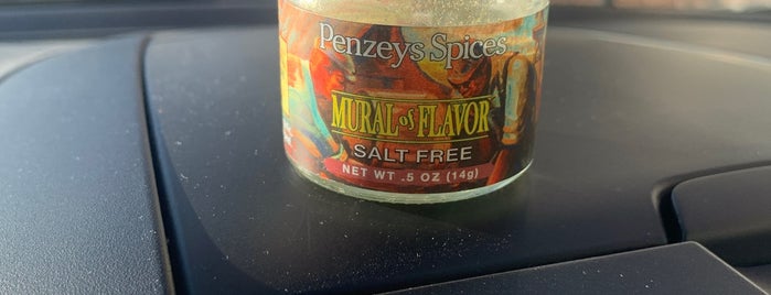 Penzeys Spices is one of Lugares favoritos de Andy.