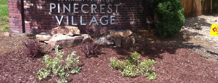 Pinecrest Village Park is one of สถานที่ที่ Matthew ถูกใจ.