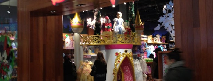 Disney Store is one of Didi'nin Beğendiği Mekanlar.