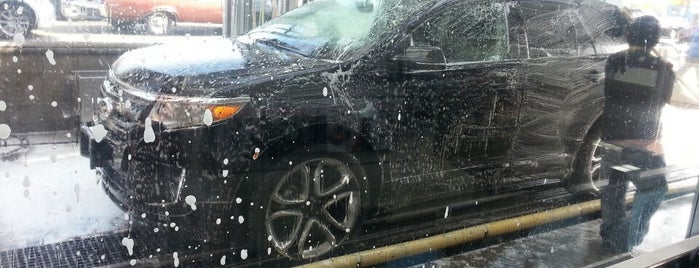 Cross Bay Car Wash is one of Orte, die juan gefallen.