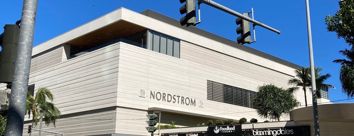 Nordstrom is one of Lieux qui ont plu à Ryan.