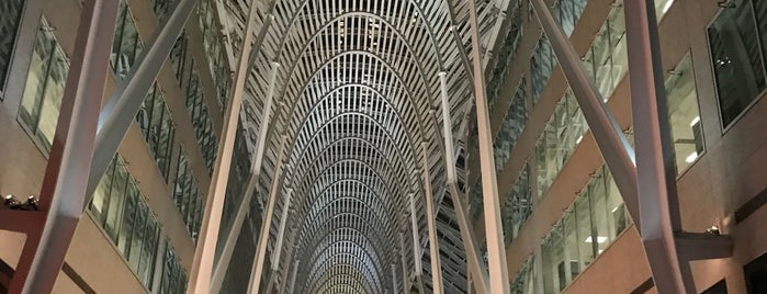 Brookfield Place is one of Rafaelさんのお気に入りスポット.