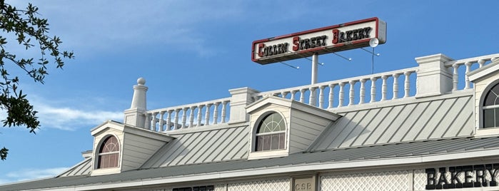 Collin Street Bakery is one of Lugares favoritos de Jorden.