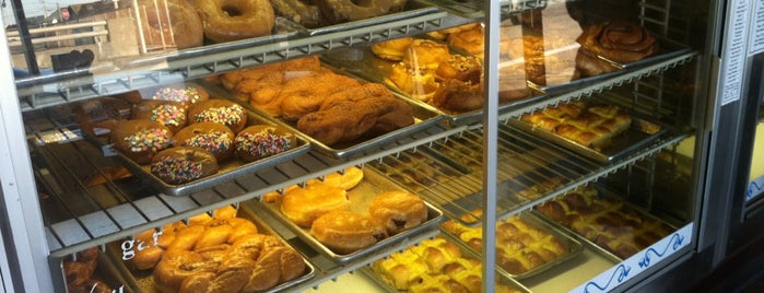 Mazzetti's Bakery is one of Explore SF.