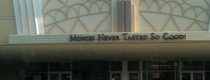 Northlake Festival Movie Tavern is one of Tempat yang Disukai Elisa.