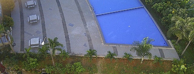 Swimming pool modernland apartment is one of NGO>JAMUR.