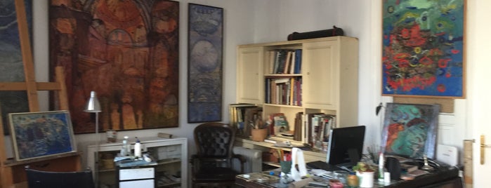 Dilek's studio is one of Lugares favoritos de Sedef.